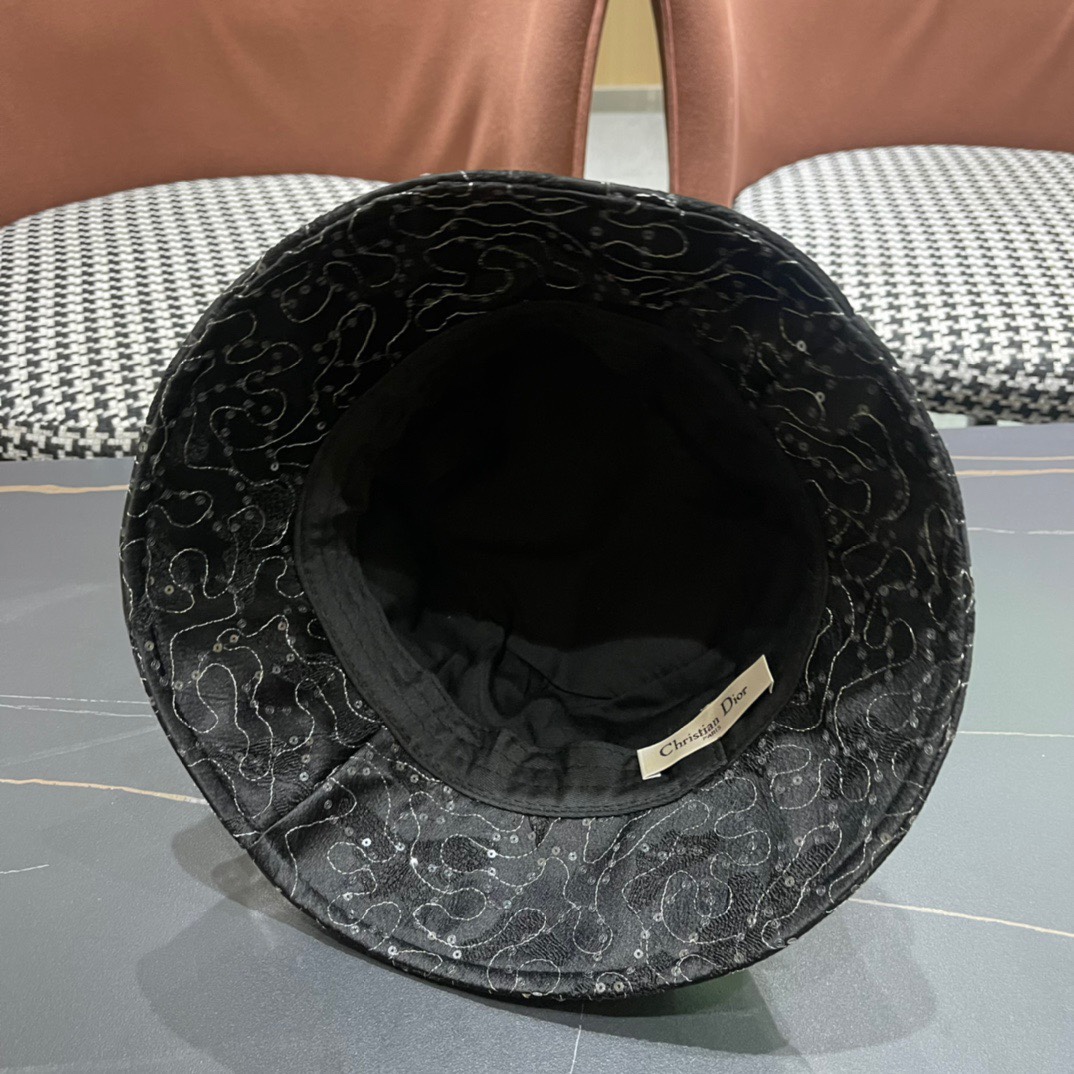 
Dior(迪奥)2024新款渔夫帽， 精致純也格调很有感觉，很酷很时尚，质量超赞