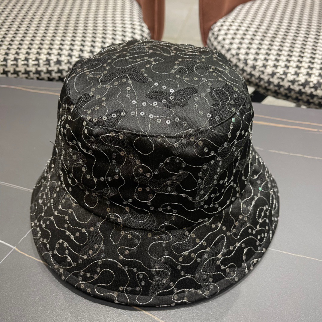 
Dior(迪奥)2024新款渔夫帽， 精致純也格调很有感觉，很酷很时尚，质量超赞