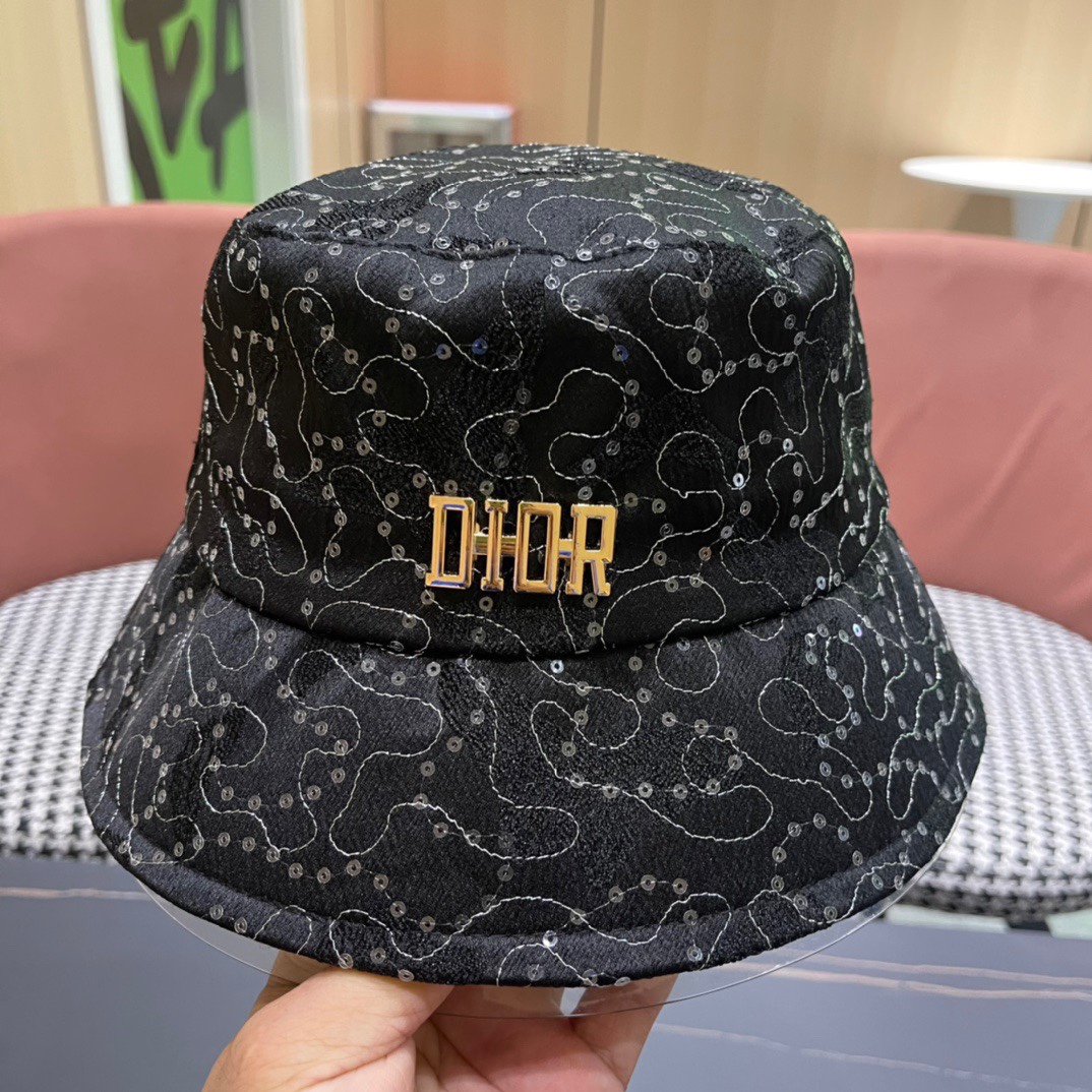 
Dior(迪奥)2024新款渔夫帽， 精致純也格调很有感觉，很酷很时尚，质量超赞