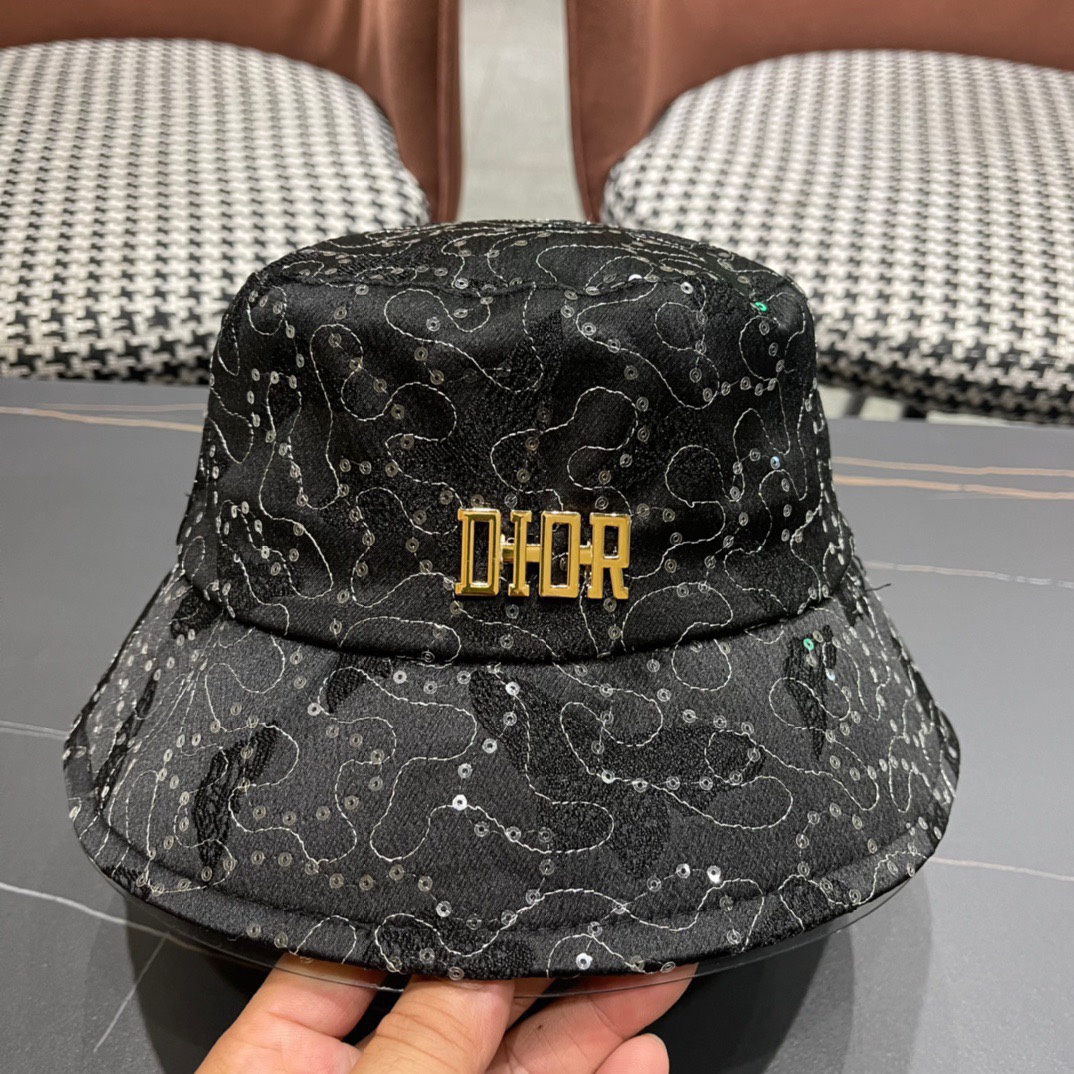 
Dior(迪奥)2024新款渔夫帽， 精致純也格调很有感觉，很酷很时尚，质量超赞