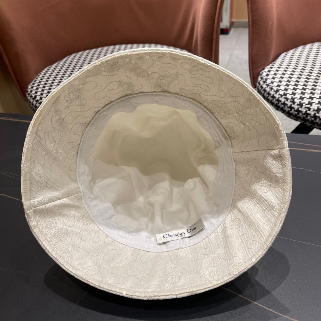 
Dior(迪奥)2024新款渔夫帽， 精致純也格调很有感觉，很酷很时尚，质量超赞