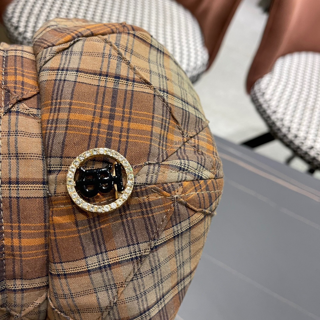  Burberry巴宝莉2024早秋新款格子贝雷帽，画家帽，头围57cm