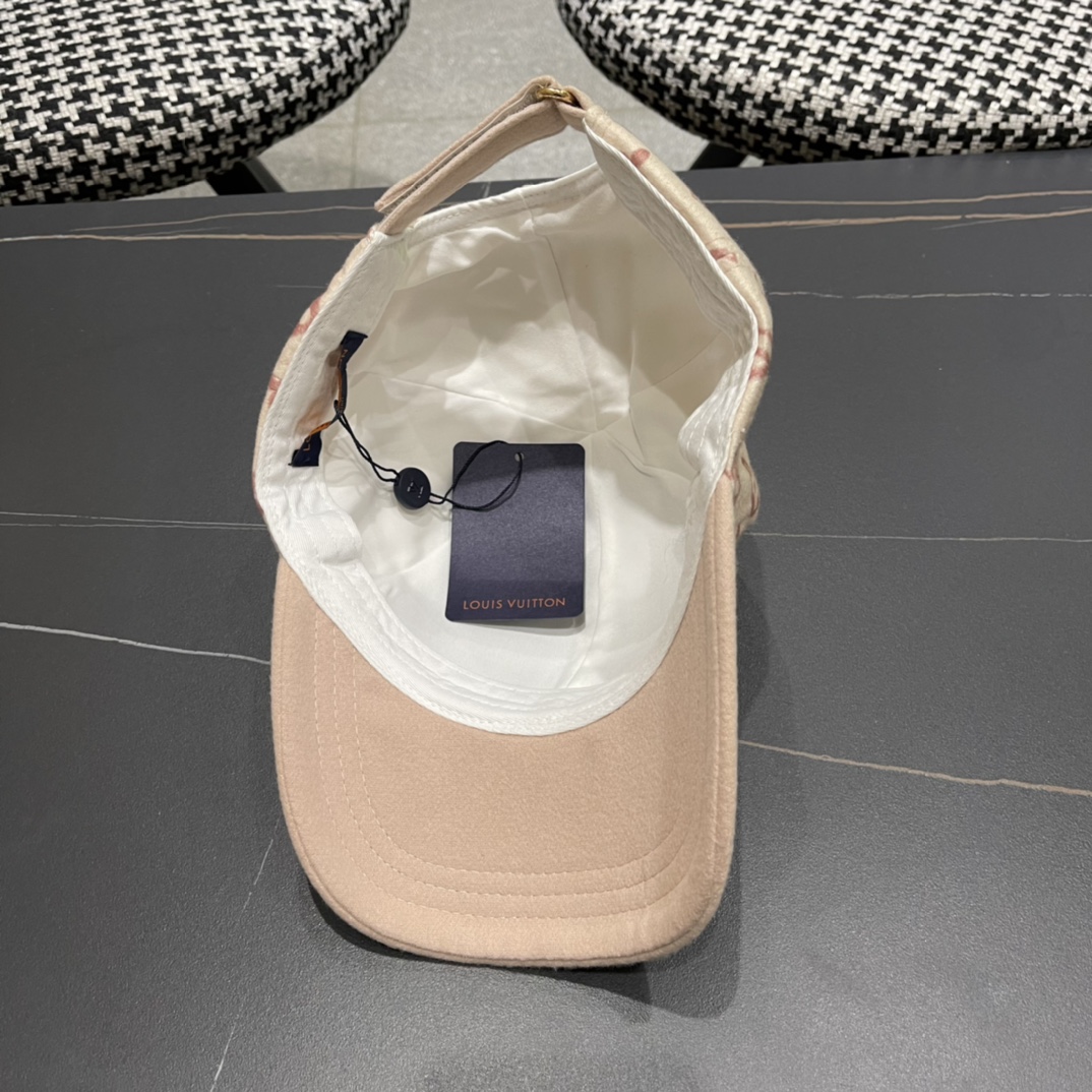  🧢路易威登棒球帽 LouisVuitton😍新款毛绒秋冬款LV棒球帽，重工打造♥️百搭款🤗男女通用！跑