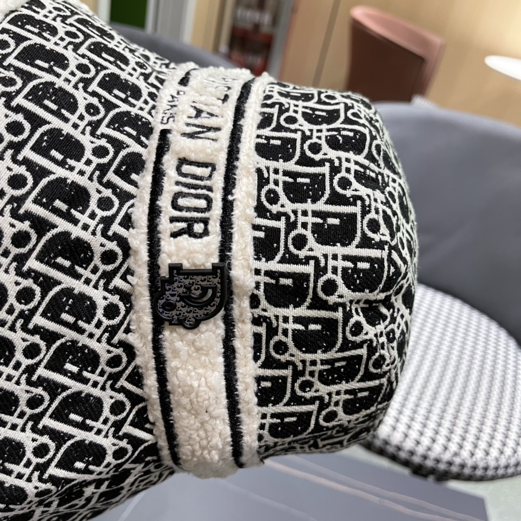 Dior 迪奥 新款原单秋冬款毛绒渔夫帽， 精致純也格调很有感觉，很酷很时尚，质量超赞