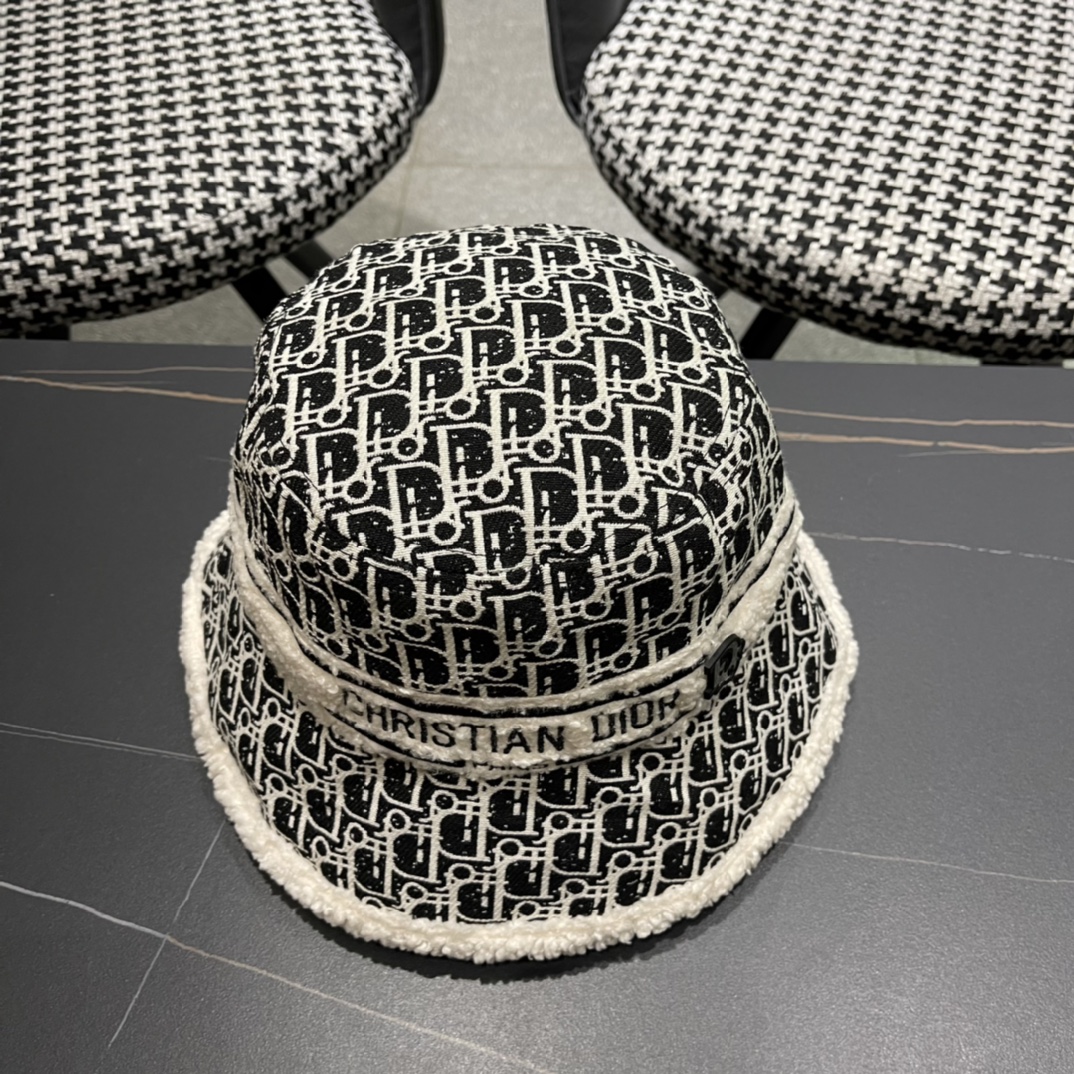 Dior 迪奥 新款原单秋冬款毛绒渔夫帽， 精致純也格调很有感觉，很酷很时尚，质量超赞