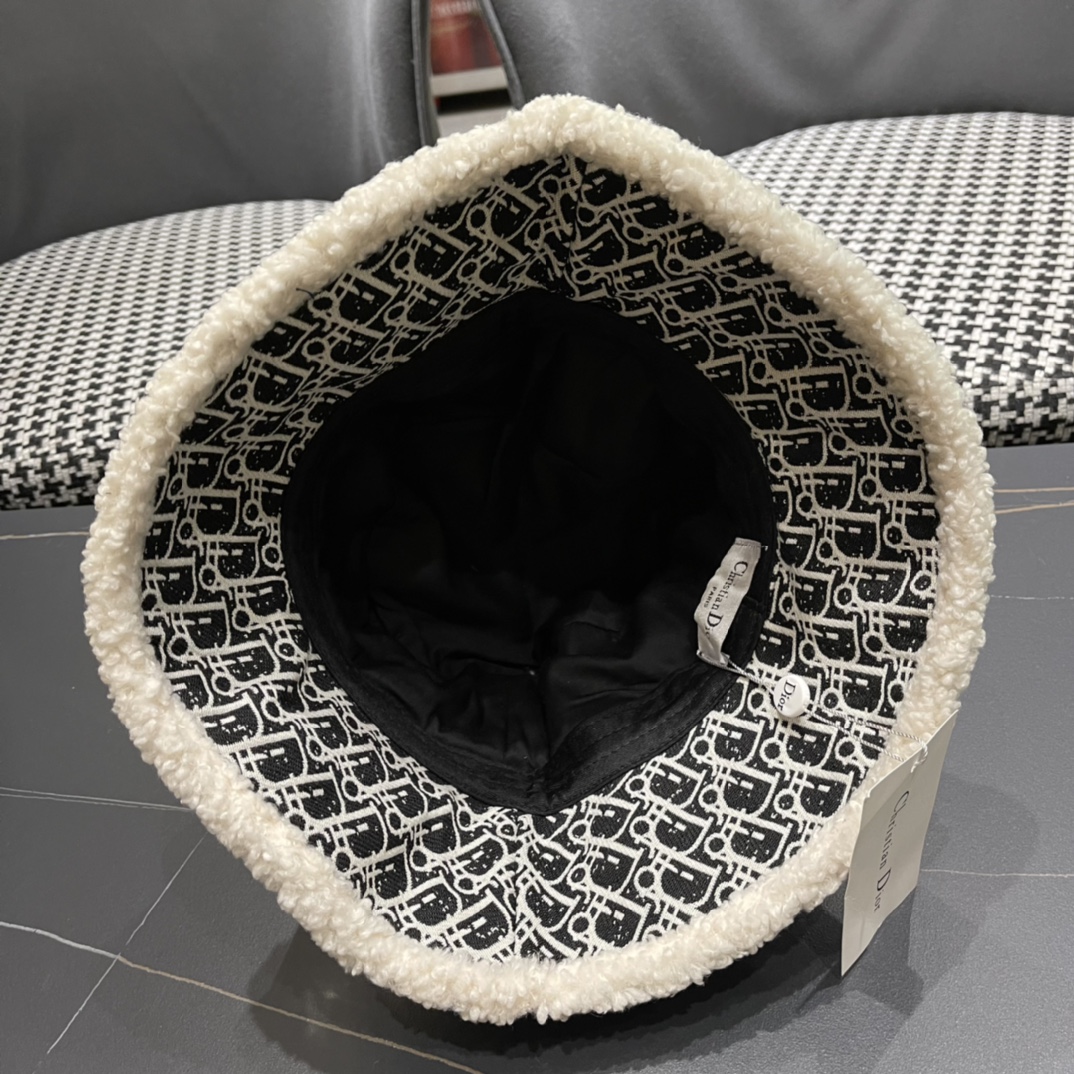 Dior 迪奥 新款原单秋冬款毛绒渔夫帽， 精致純也格调很有感觉，很酷很时尚，质量超赞