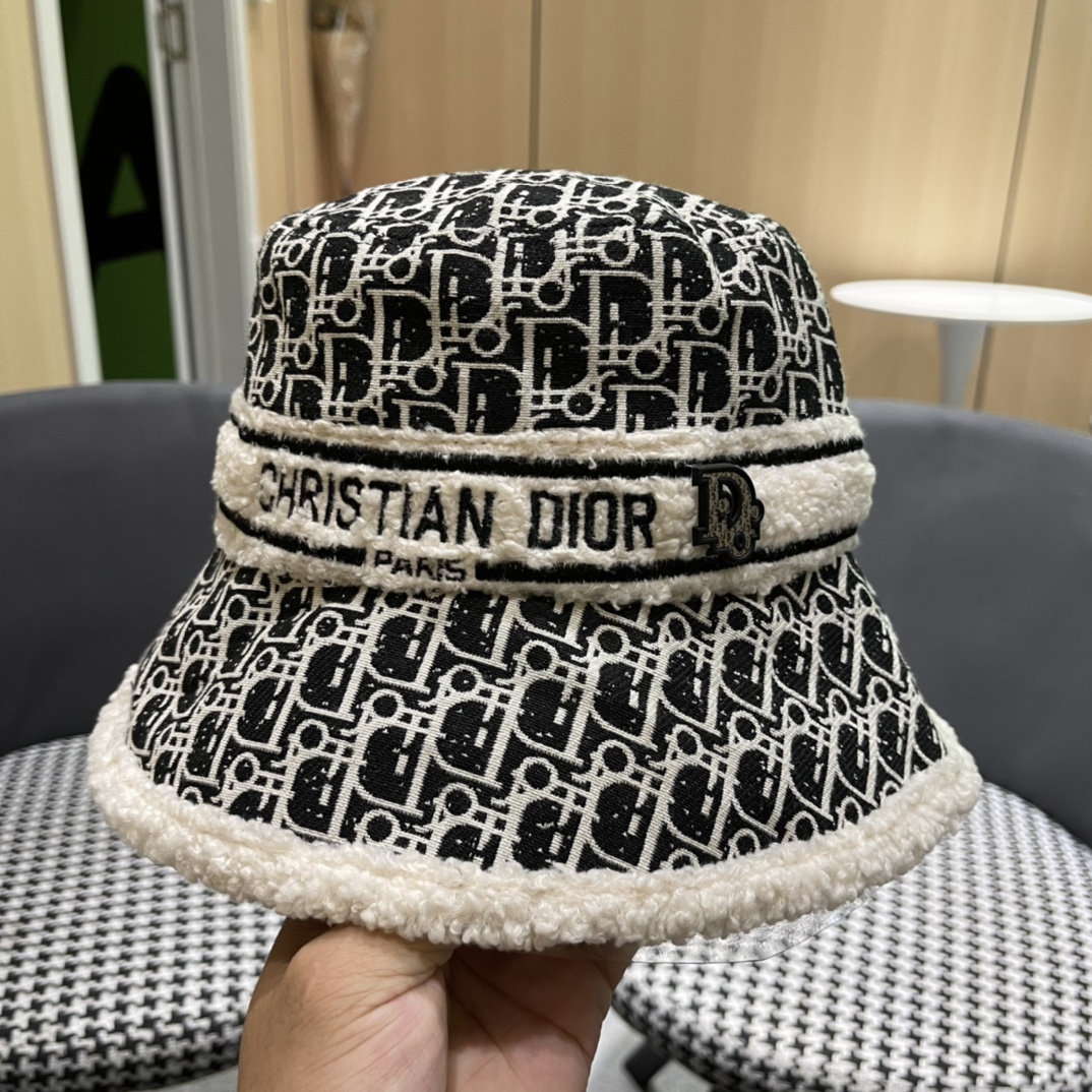 Dior 迪奥 新款原单秋冬款毛绒渔夫帽， 精致純也格调很有感觉，很酷很时尚，质量超赞