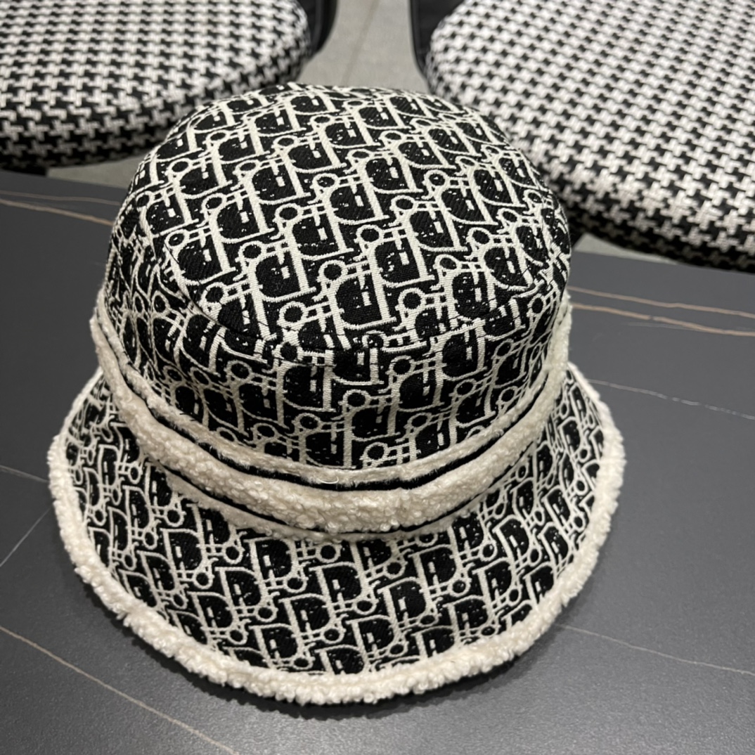 Dior 迪奥 新款原单秋冬款毛绒渔夫帽， 精致純也格调很有感觉，很酷很时尚，质量超赞