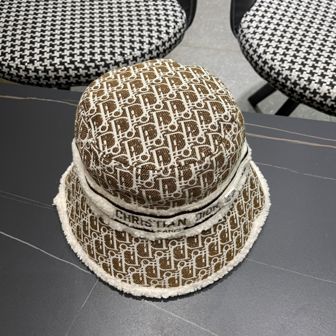 Dior 迪奥 新款原单秋冬款毛绒渔夫帽， 精致純也格调很有感觉，很酷很时尚，质量超赞