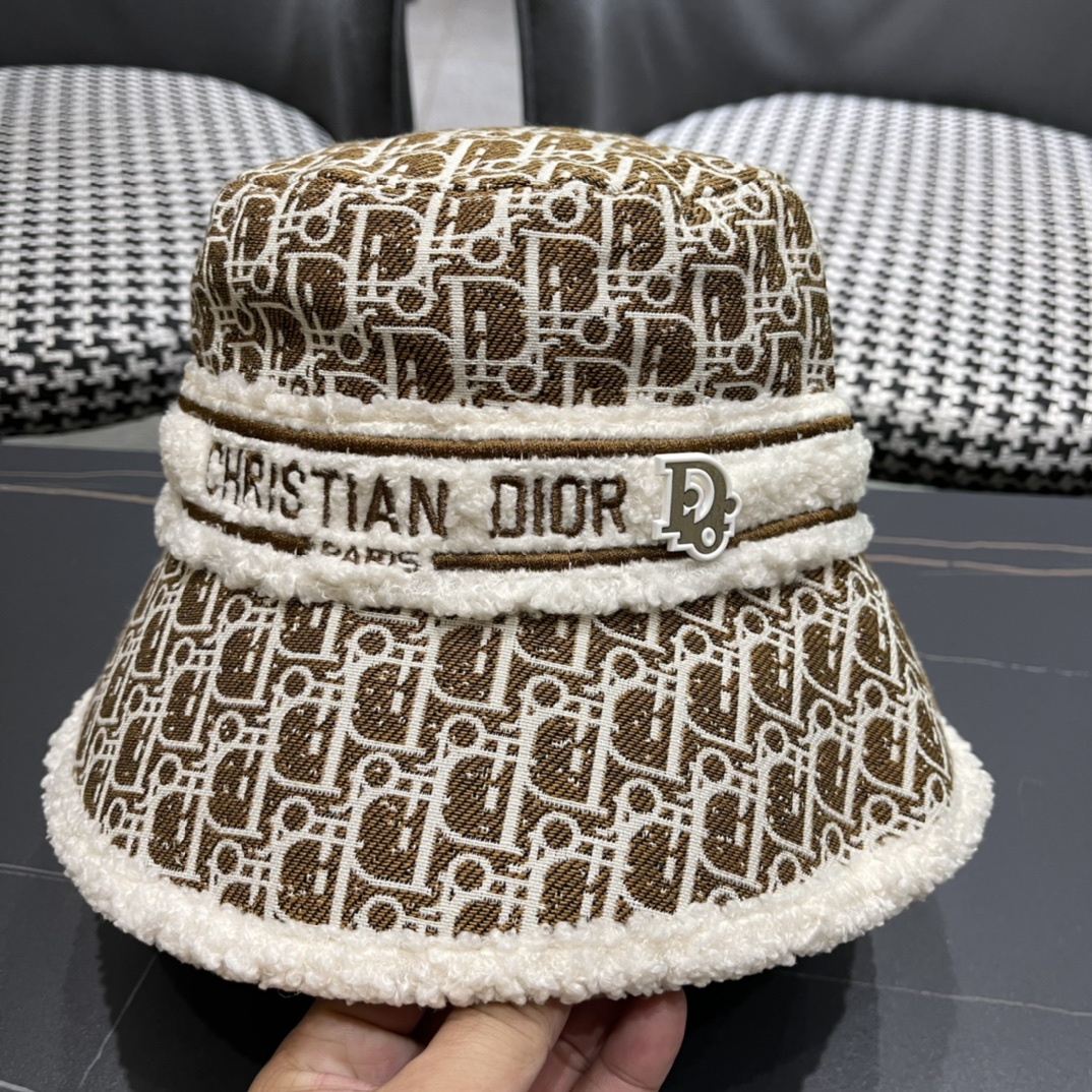 Dior 迪奥 新款原单秋冬款毛绒渔夫帽， 精致純也格调很有感觉，很酷很时尚，质量超赞