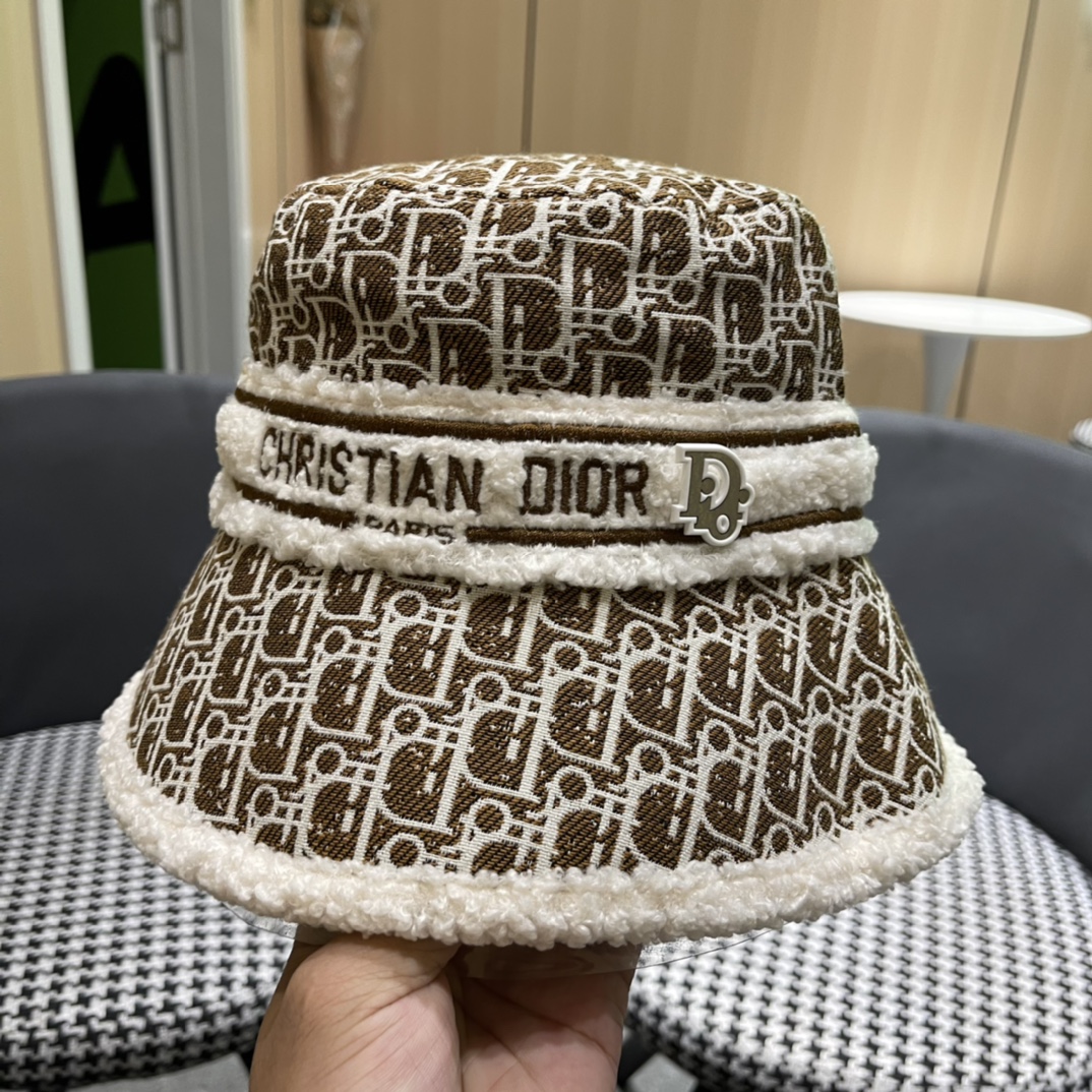Dior 迪奥 新款原单秋冬款毛绒渔夫帽， 精致純也格调很有感觉，很酷很时尚，质量超赞