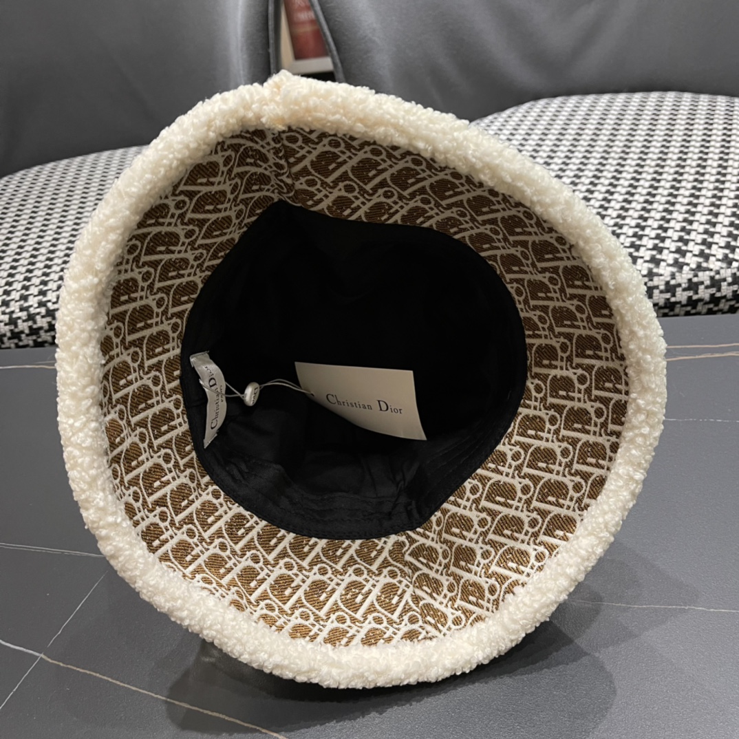 Dior 迪奥 新款原单秋冬款毛绒渔夫帽， 精致純也格调很有感觉，很酷很时尚，质量超赞
