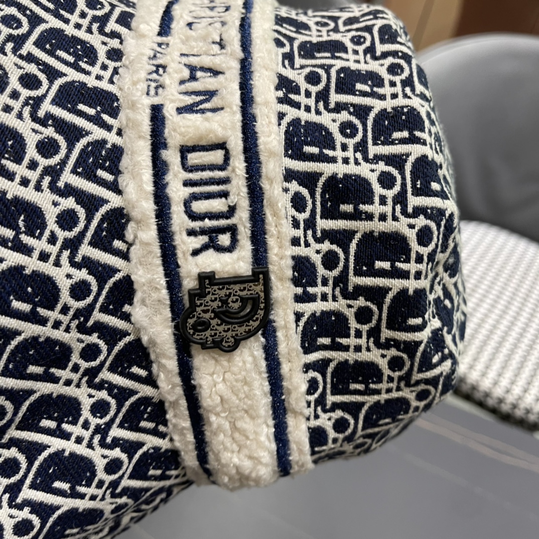 Dior 迪奥 新款原单秋冬款毛绒渔夫帽， 精致純也格调很有感觉，很酷很时尚，质量超赞