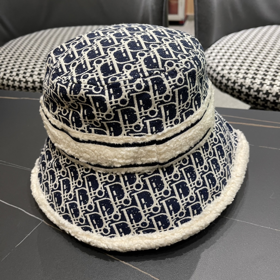 Dior 迪奥 新款原单秋冬款毛绒渔夫帽， 精致純也格调很有感觉，很酷很时尚，质量超赞