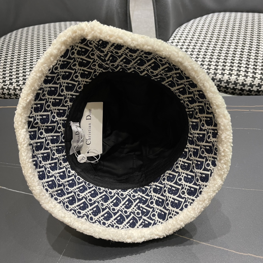 Dior 迪奥 新款原单秋冬款毛绒渔夫帽， 精致純也格调很有感觉，很酷很时尚，质量超赞