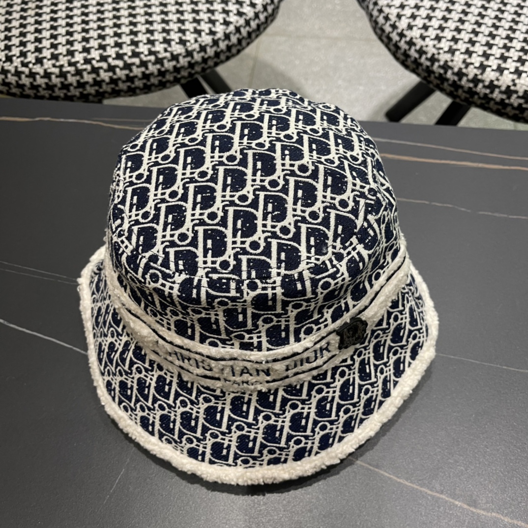 Dior 迪奥 新款原单秋冬款毛绒渔夫帽， 精致純也格调很有感觉，很酷很时尚，质量超赞