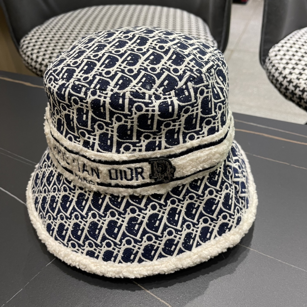 Dior 迪奥 新款原单秋冬款毛绒渔夫帽， 精致純也格调很有感觉，很酷很时尚，质量超赞