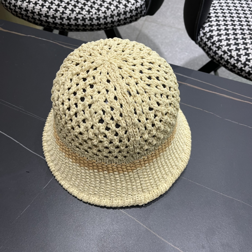  MONCLER蒙口🎩春新款镂空透气渔夫帽
超火爆💖质感很赞，出街超好搭配！时尚潮流！快快入手哦！