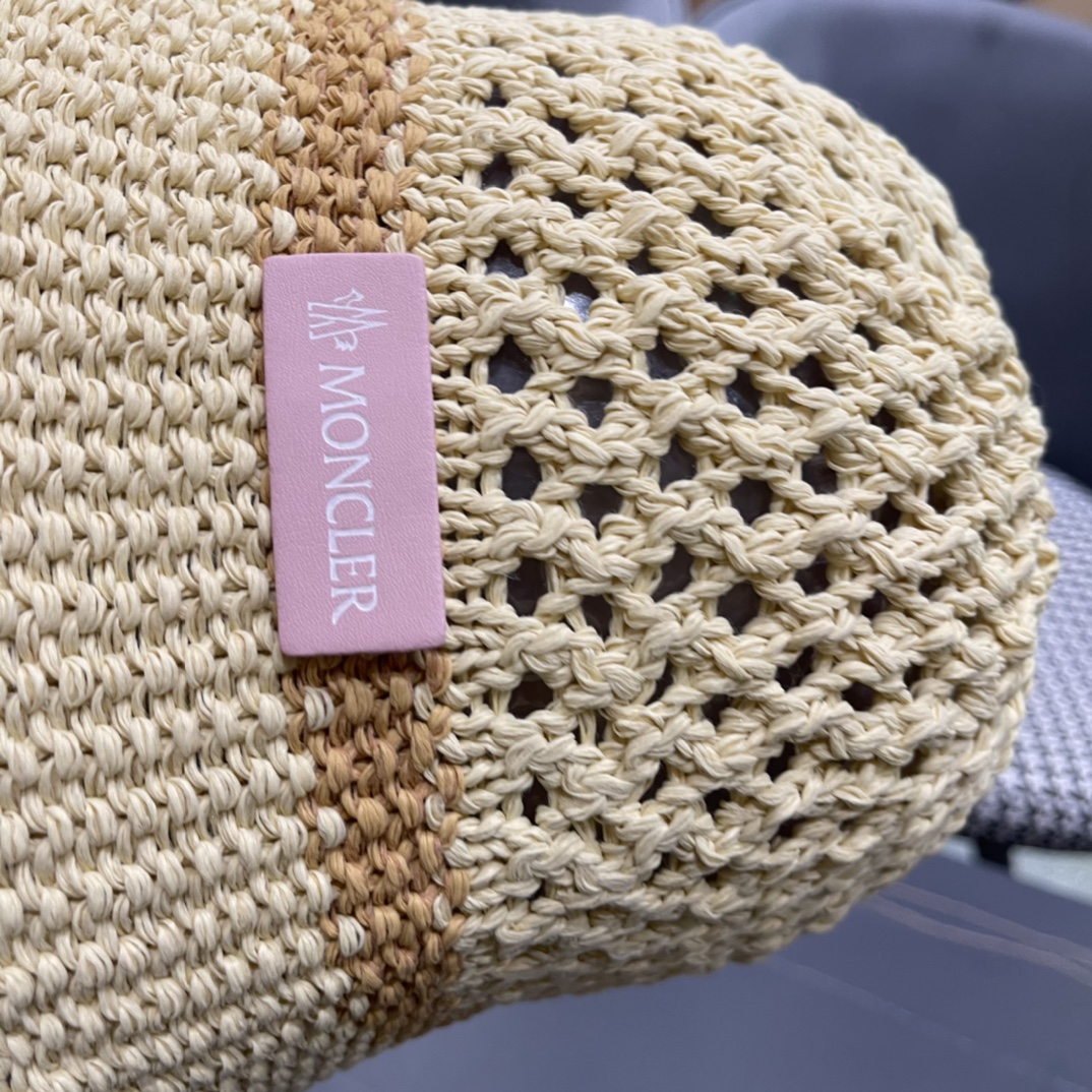  MONCLER蒙口🎩春新款镂空透气渔夫帽
超火爆💖质感很赞，出街超好搭配！时尚潮流！快快入手哦！