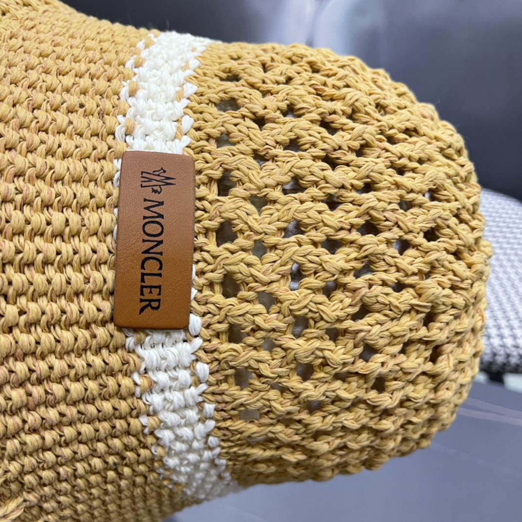  MONCLER蒙口🎩春新款镂空透气渔夫帽
超火爆💖质感很赞，出街超好搭配！时尚潮流！快快入手哦！