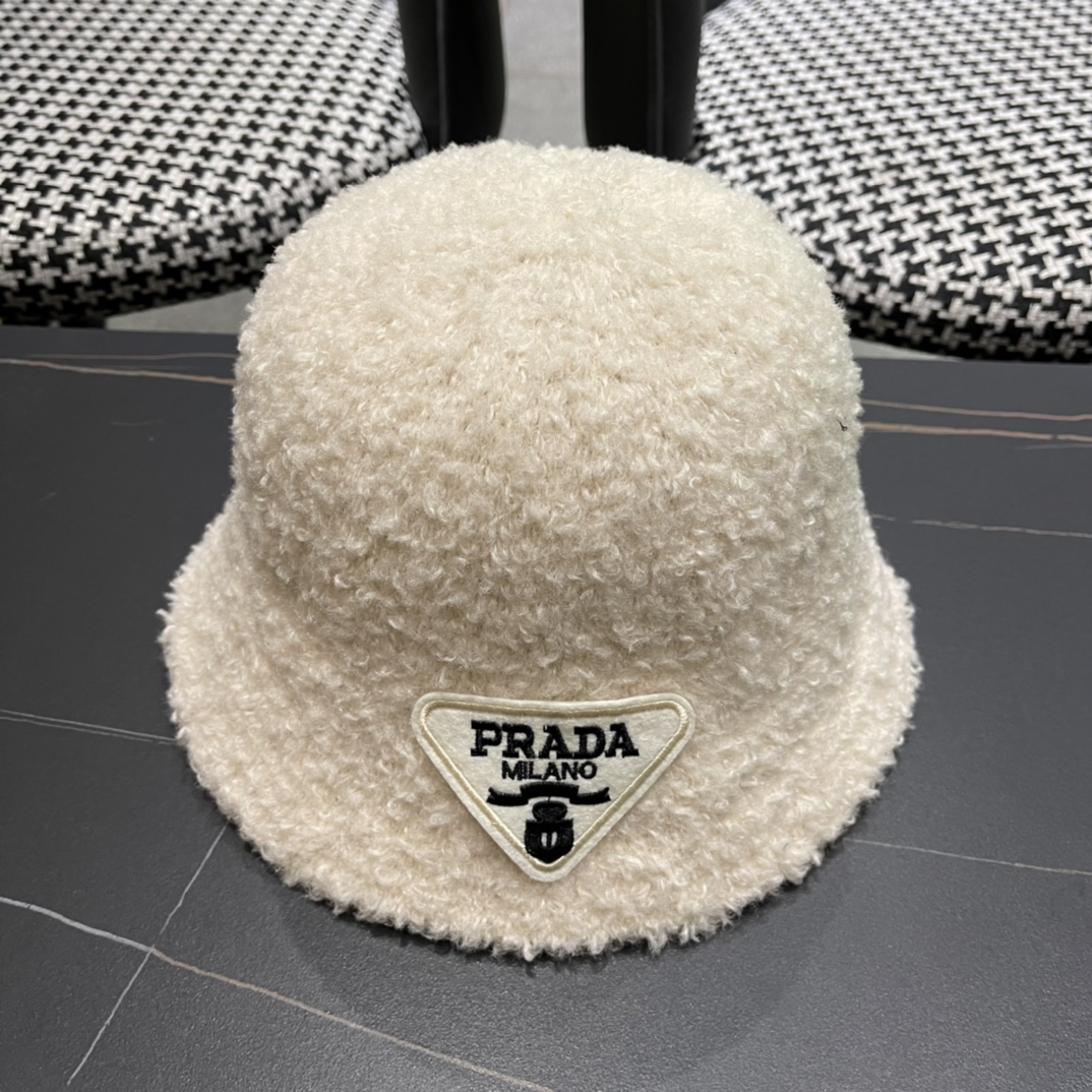 NO:214308,Pr@da Prada's new autumn and winter lamb plush fisherman's hat~ It's a super perfect interpretation of sweet and cool style. I love it so much. Hats Fisherman's hat Baseball hat Knitted hat, hat, prada, espadrilles, hats19860909Pr@da 普拉达秋冬新款羊羔毛绒渔夫帽～ 完全是超级完美的诠释了甜酷风 简直太爱了 帽子渔夫帽棒球帽针织帽,帽子,prada,espadrilles,hats,hat