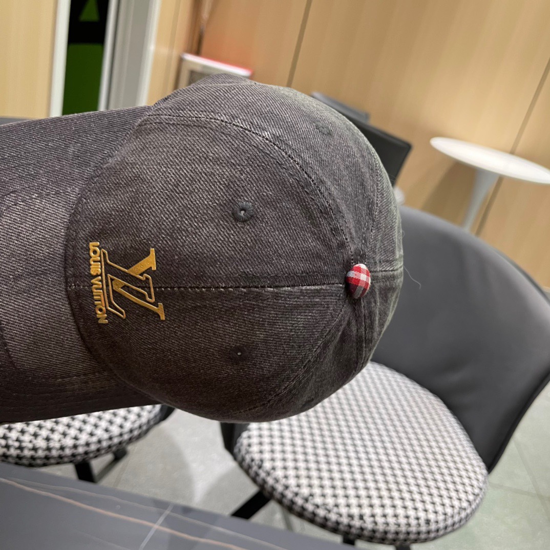  路易威登LouisVuitton2024新款牛仔棒球帽🧢  
LV棒球帽，简约大气，男女通用