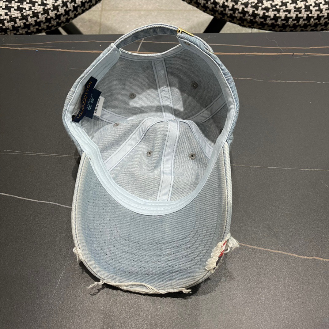  路易威登LouisVuitton2024新款牛仔棒球帽🧢  
LV棒球帽，简约大气，男女通用