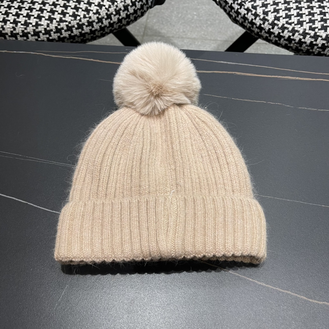  CHANEL香奈儿】新款小香风毛球针织毛线帽，大牌系列