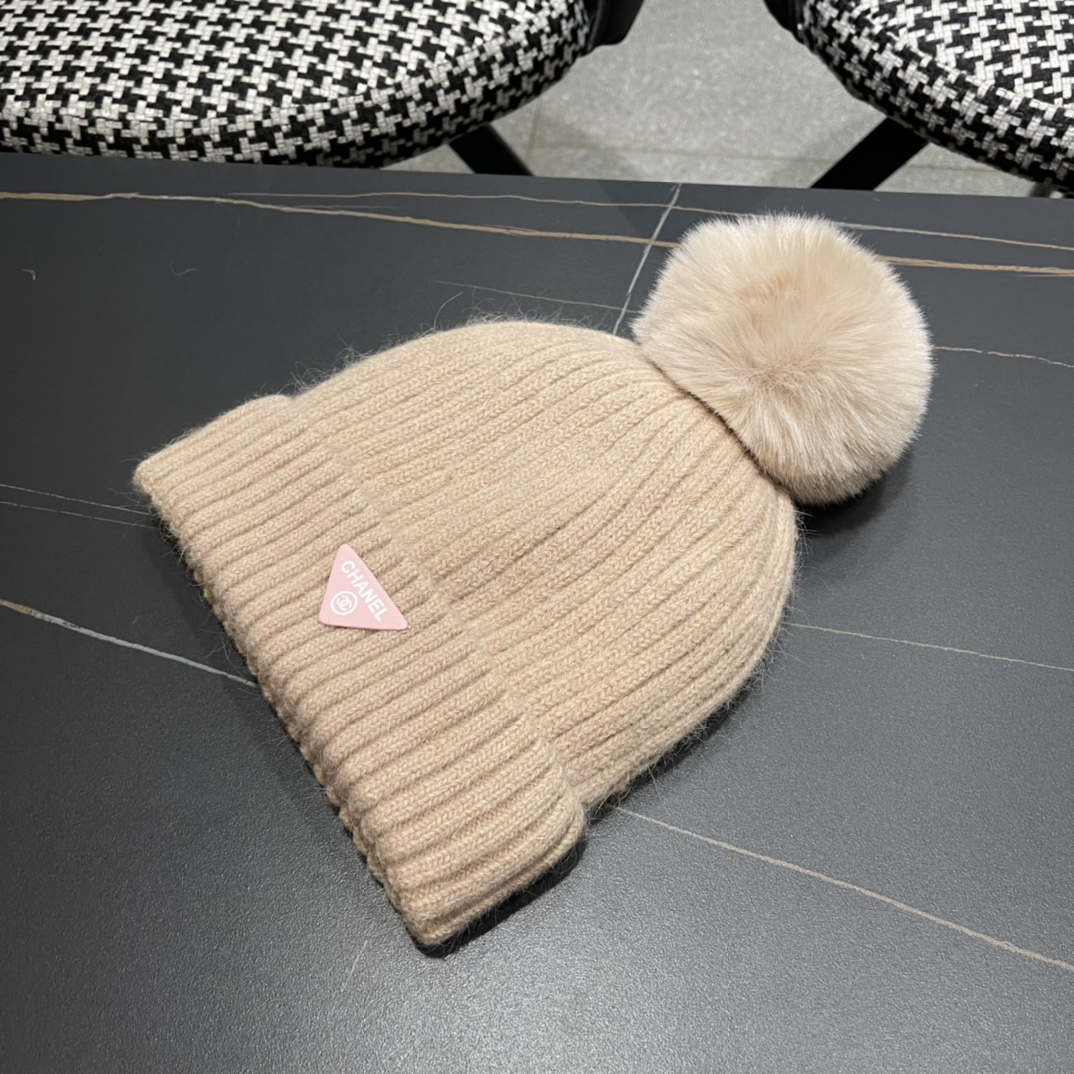  CHANEL香奈儿】新款小香风毛球针织毛线帽，大牌系列