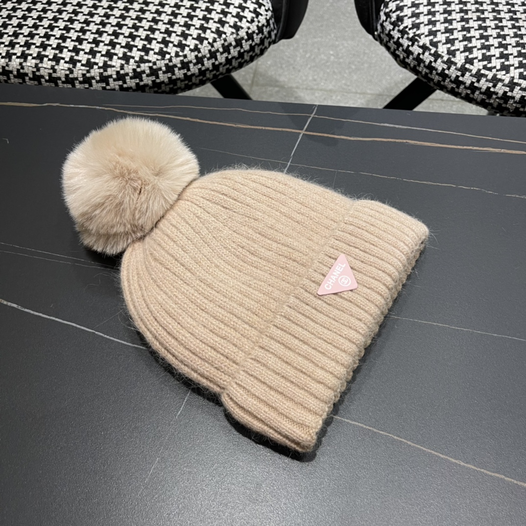  CHANEL香奈儿】新款小香风毛球针织毛线帽，大牌系列