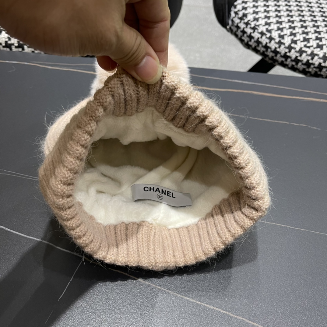  CHANEL香奈儿】新款小香风毛球针织毛线帽，大牌系列