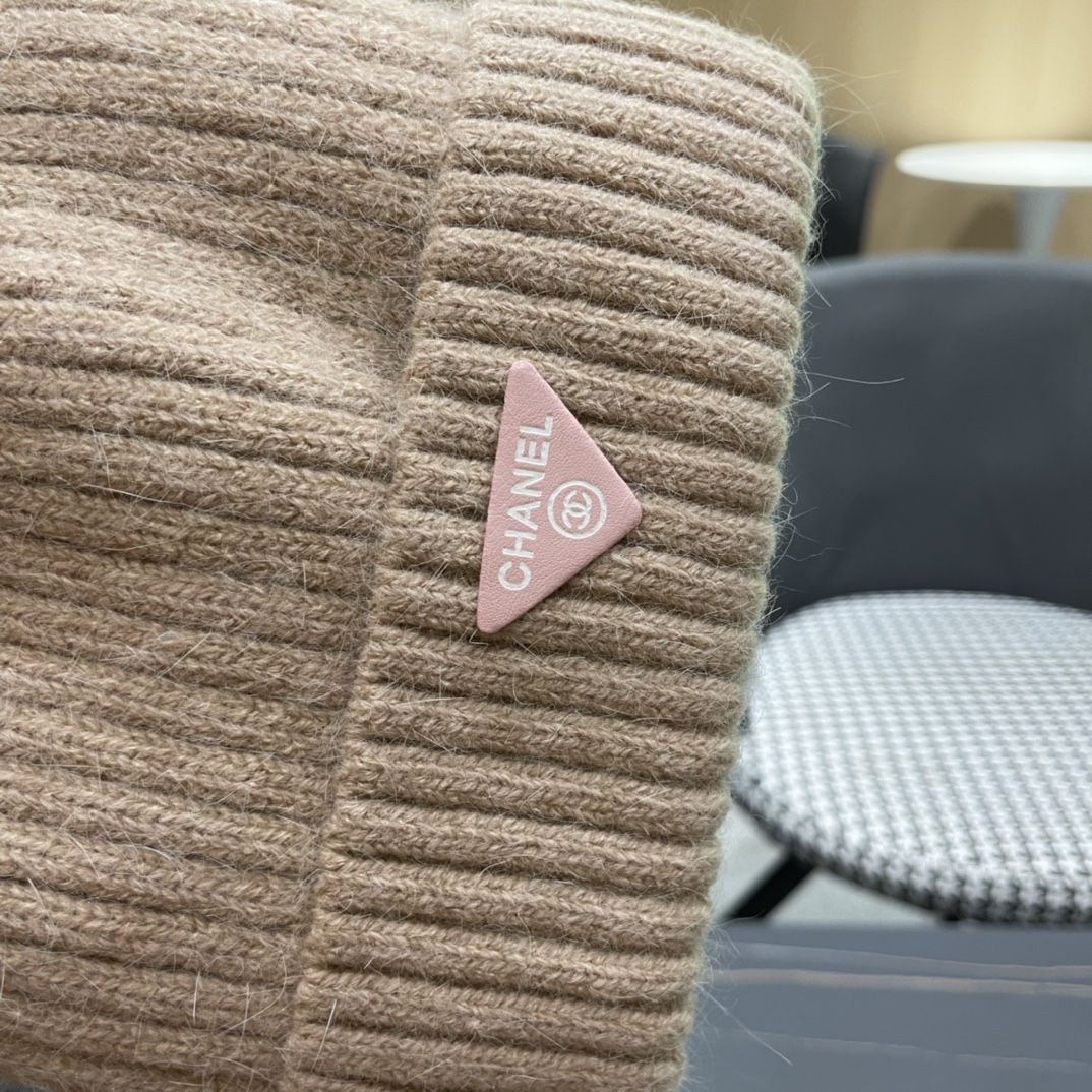  CHANEL香奈儿】新款小香风毛球针织毛线帽，大牌系列