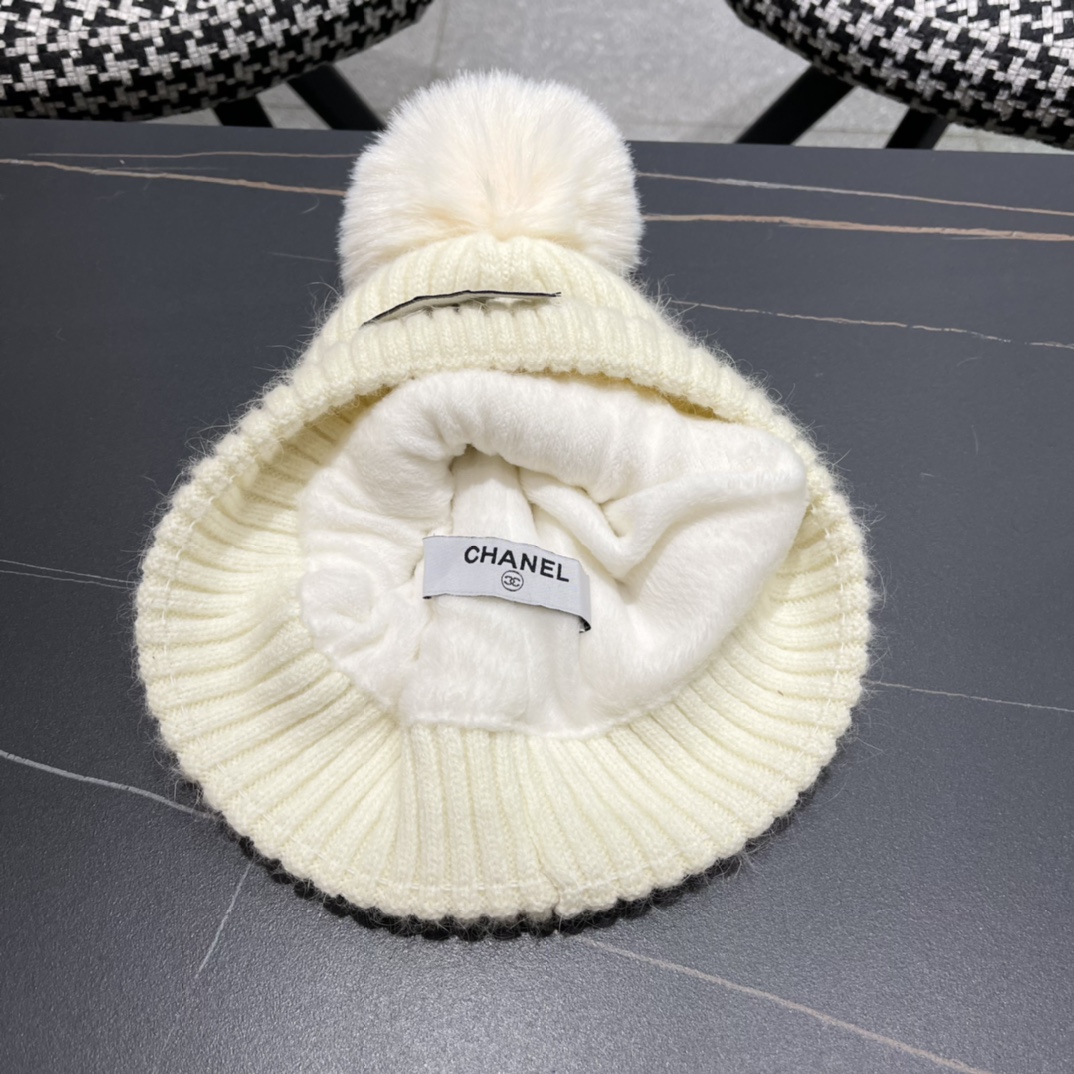  Chanel香奈儿秋冬网红时尚博主推荐款毛线帽，小红书爆款，手感超柔软舒适的针织线帽，弹性极佳！