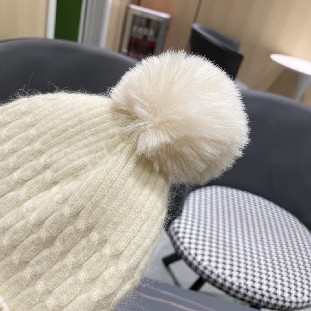  Chanel香奈儿秋冬网红时尚博主推荐款毛线帽，小红书爆款，手感超柔软舒适的针织线帽，弹性极佳！