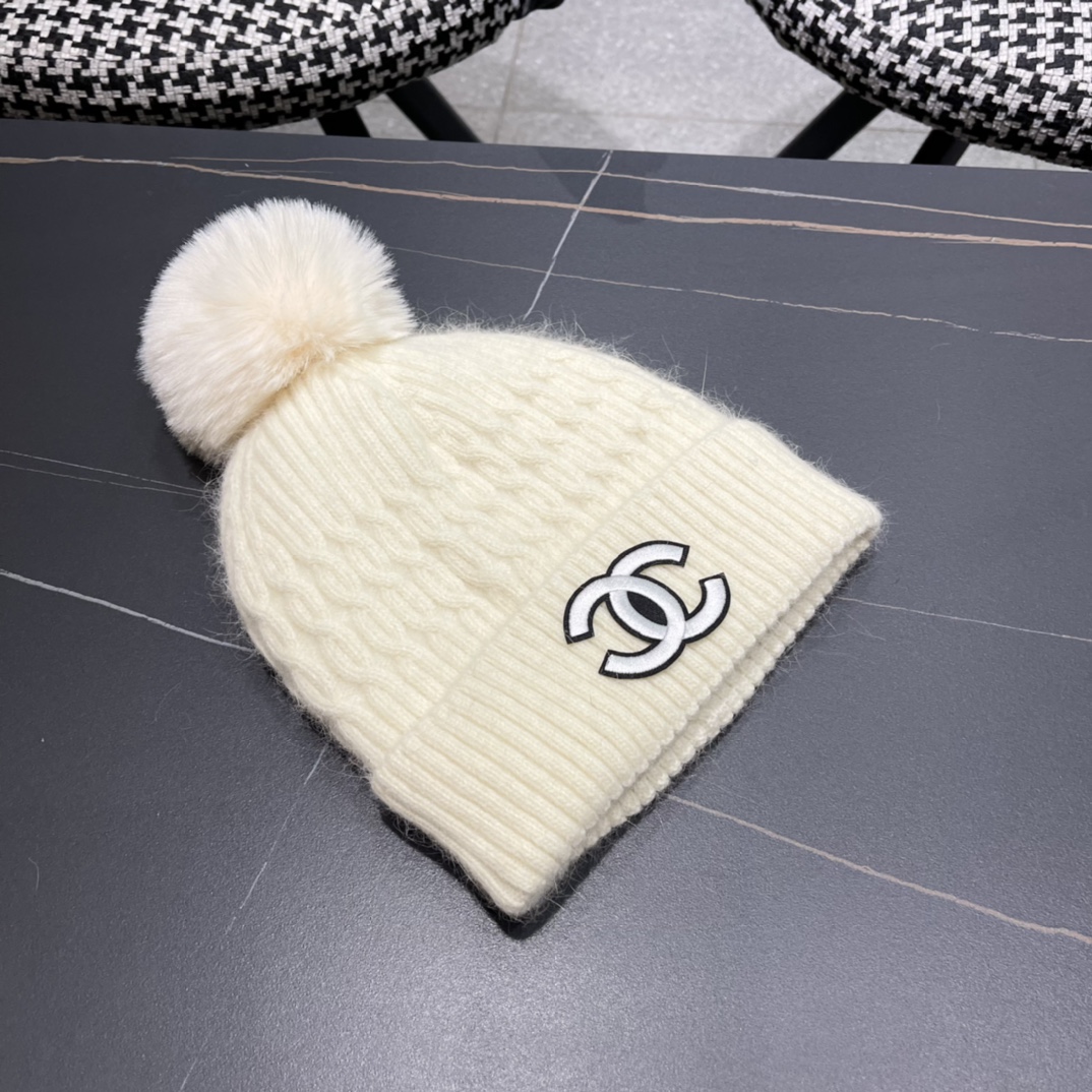  Chanel香奈儿秋冬网红时尚博主推荐款毛线帽，小红书爆款，手感超柔软舒适的针织线帽，弹性极佳！