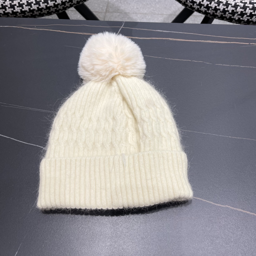  Chanel香奈儿秋冬网红时尚博主推荐款毛线帽，小红书爆款，手感超柔软舒适的针织线帽，弹性极佳！