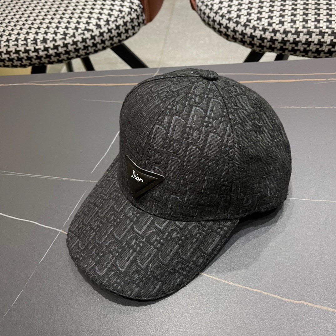 ，Dior(迪奥)新款原单棒球帽， 11开模订制，原版绸缎布料+头层牛皮，纯棉内里，轻盈透气！质量超赞，