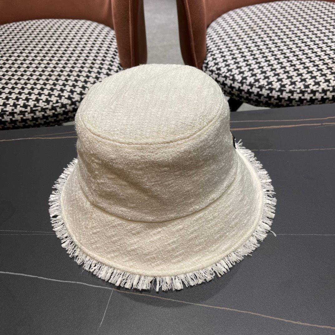 【CELINE赛琳】2024新款遮阳渔夫帽🌈
双层黑胶遮阳～更有质感的一款