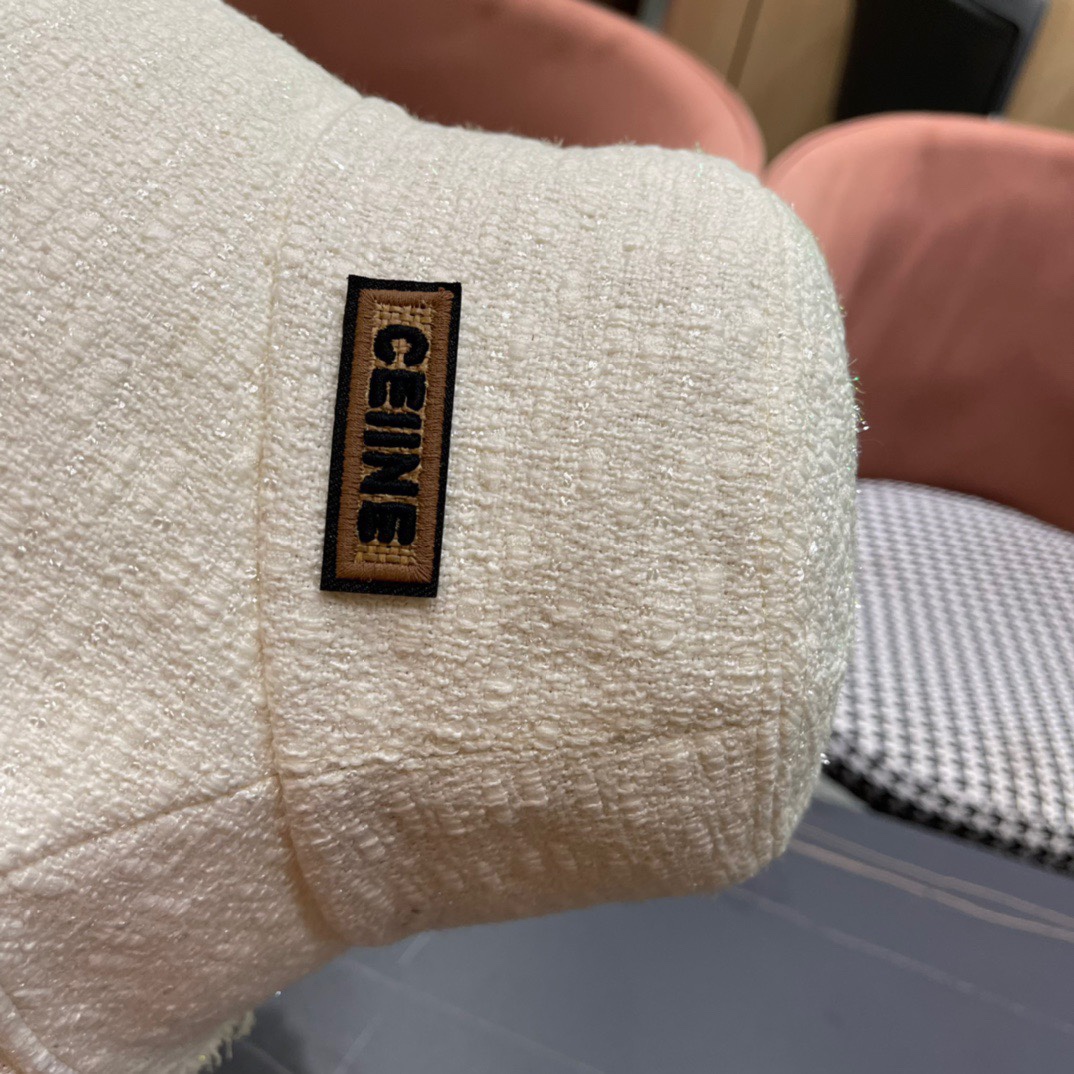 【CELINE赛琳】2024新款遮阳渔夫帽🌈
双层黑胶遮阳～更有质感的一款