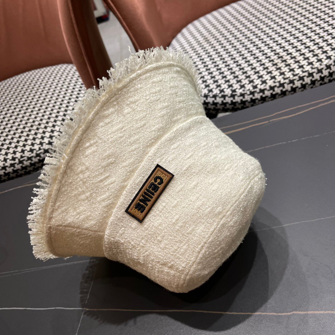 【CELINE赛琳】2024新款遮阳渔夫帽🌈
双层黑胶遮阳～更有质感的一款