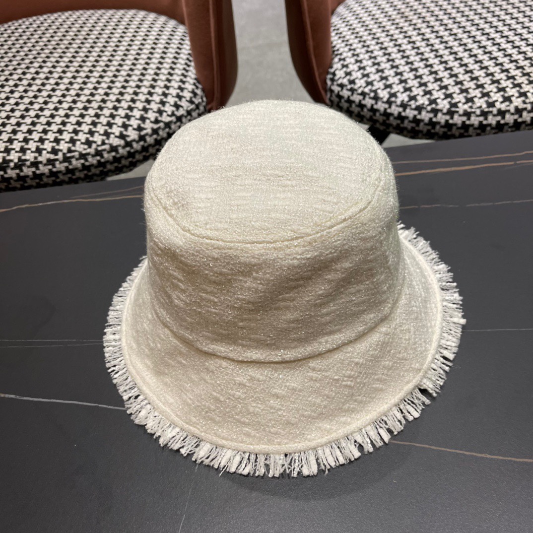 【CELINE赛琳】2024新款遮阳渔夫帽🌈
双层黑胶遮阳～更有质感的一款