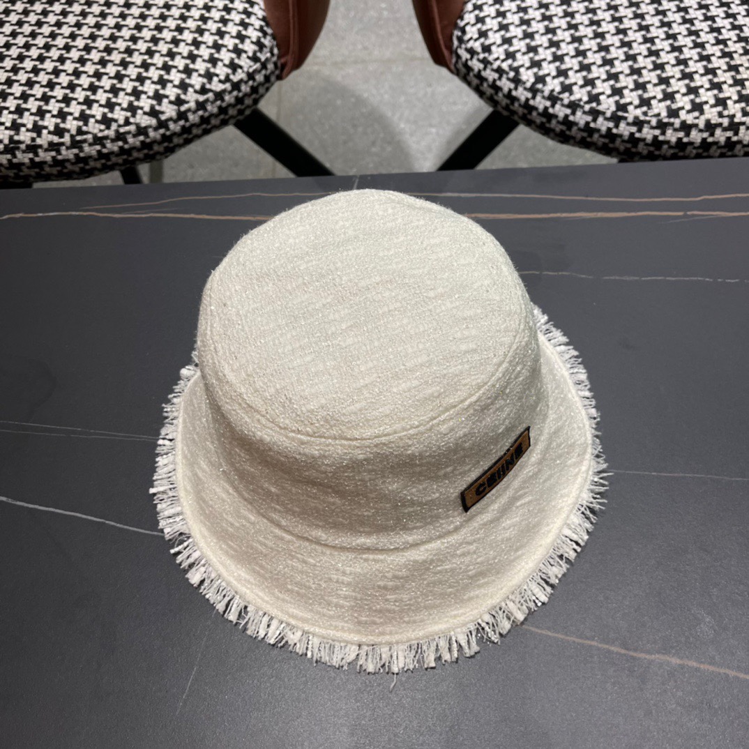 【CELINE赛琳】2024新款遮阳渔夫帽🌈
双层黑胶遮阳～更有质感的一款