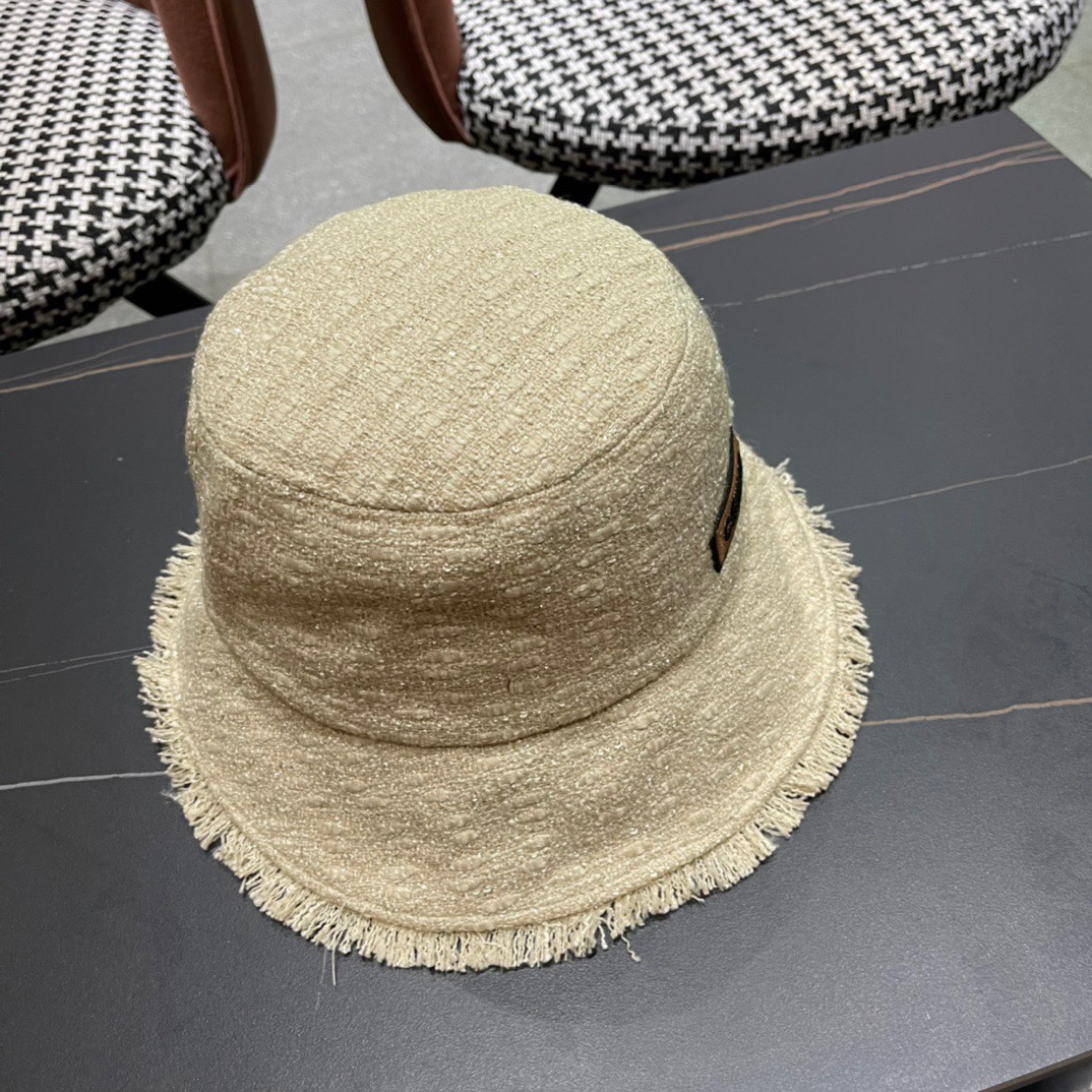 【CELINE赛琳】2024新款遮阳渔夫帽🌈
双层黑胶遮阳～更有质感的一款