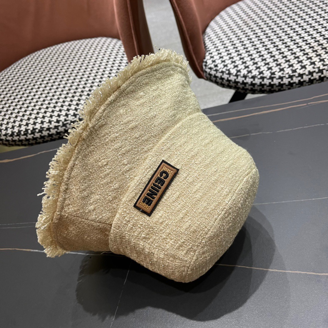 【CELINE赛琳】2024新款遮阳渔夫帽🌈
双层黑胶遮阳～更有质感的一款