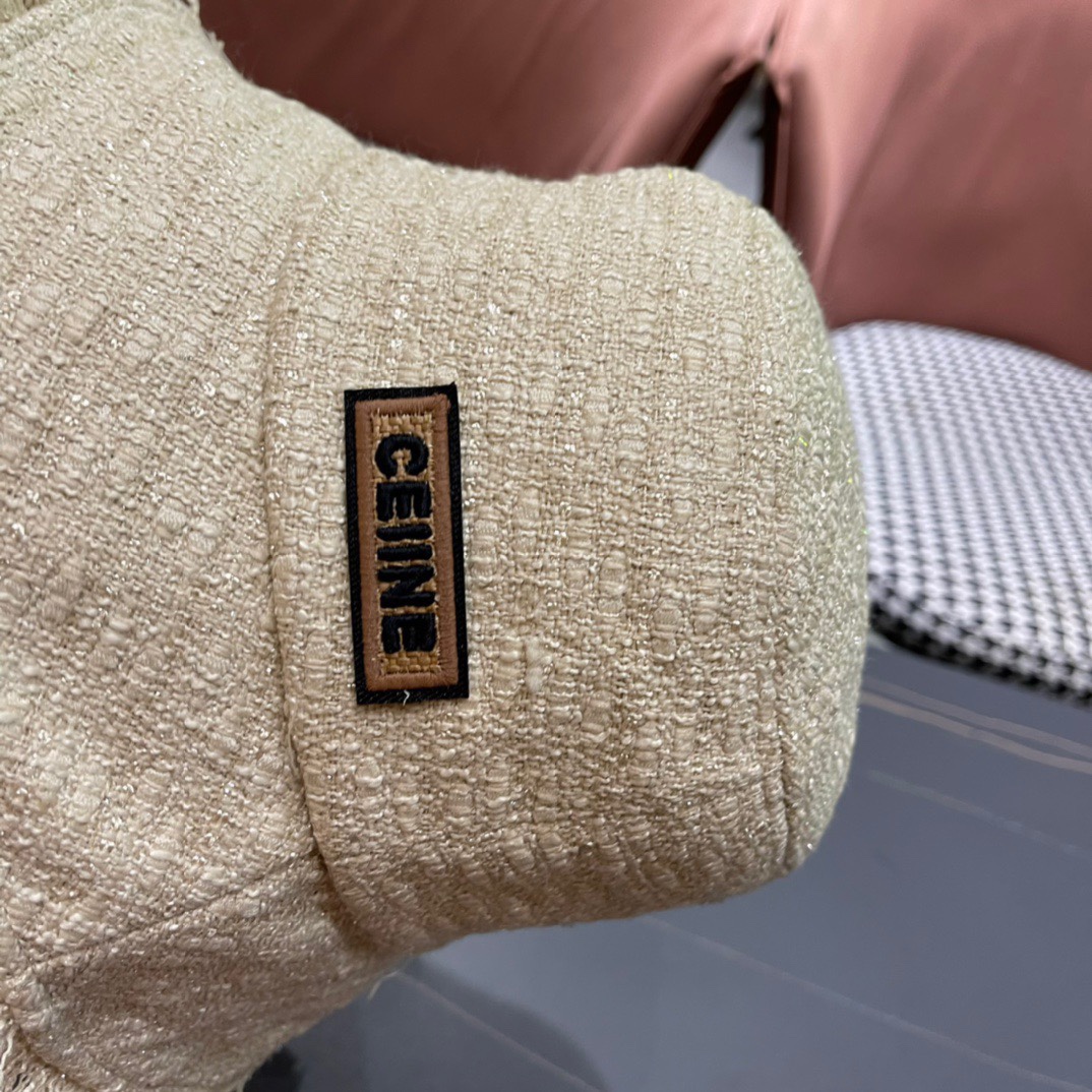 【CELINE赛琳】2024新款遮阳渔夫帽🌈
双层黑胶遮阳～更有质感的一款