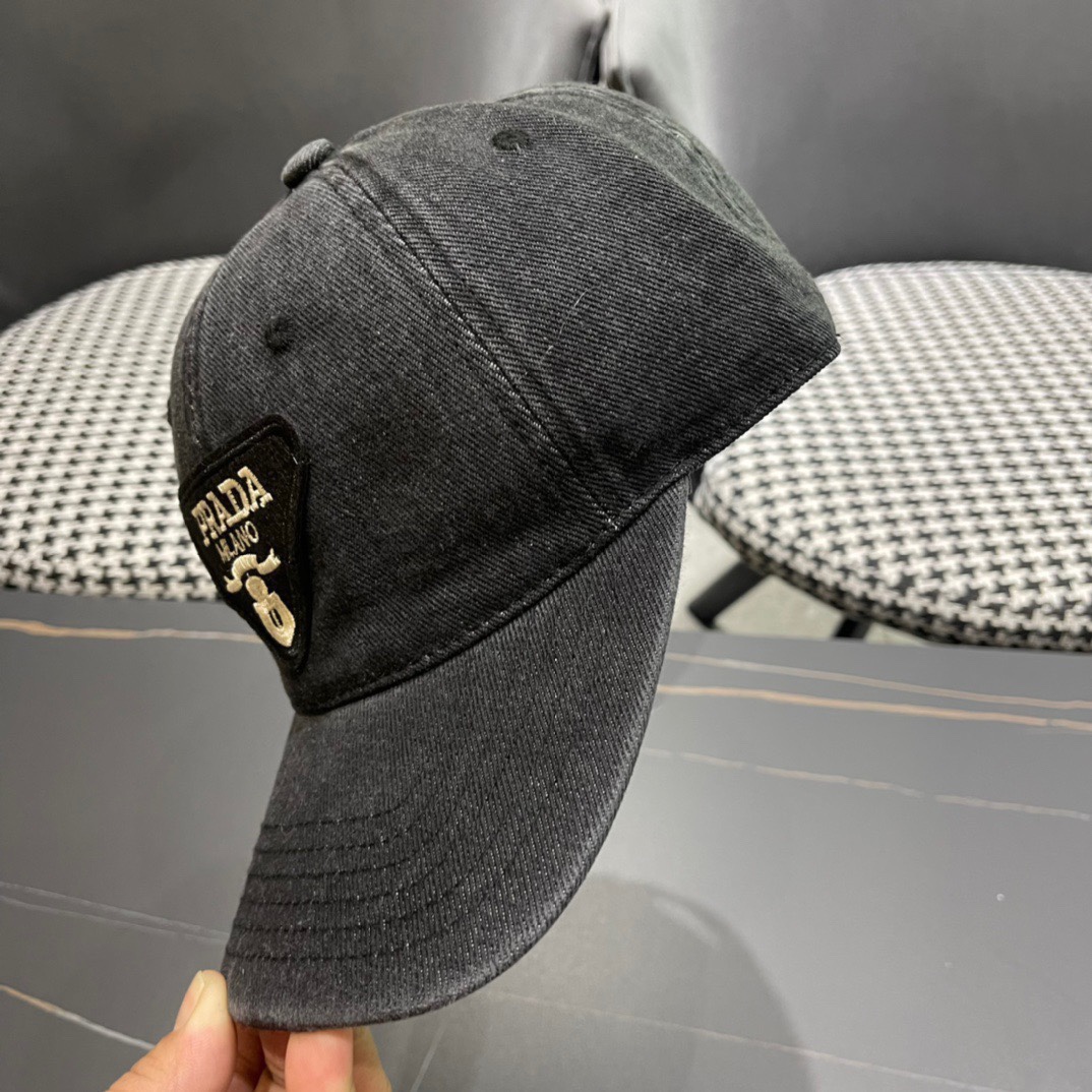 Pr@da 普拉达牛仔布倒三角棒球帽 星星洗水牛仔色，秀场同款，面料柔软舒适 百搭休闲款，闭眼入！