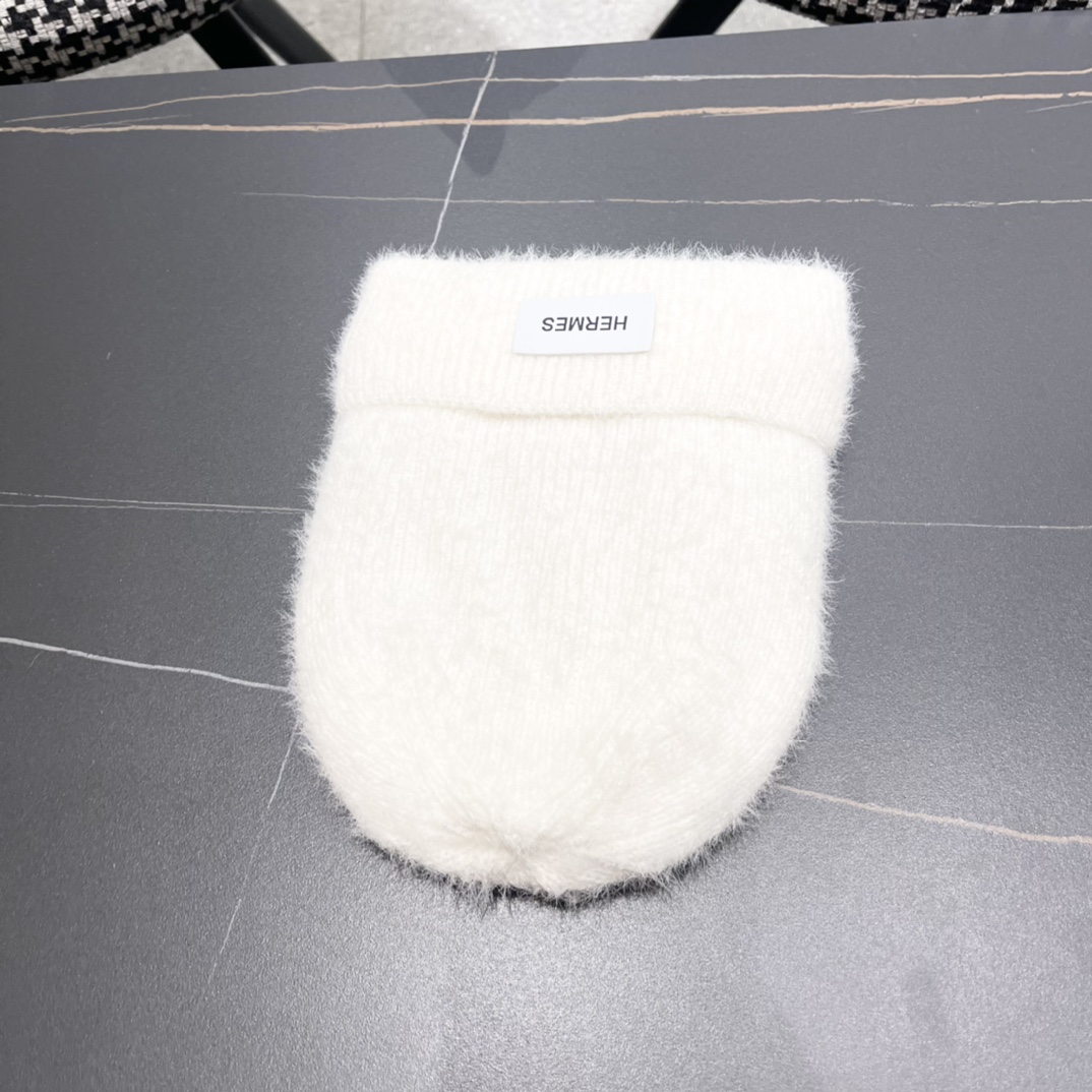  HERMES爱马仕 秋冬网红时尚博主推荐款毛线帽，小红书爆款，手感超柔软舒适的针织线帽，弹性极佳！