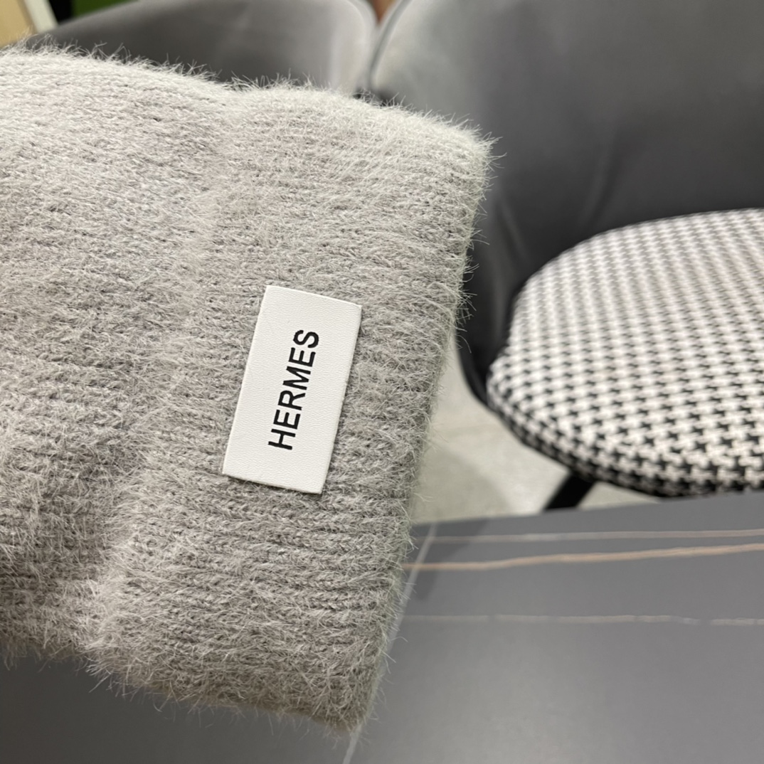  HERMES爱马仕 秋冬网红时尚博主推荐款毛线帽，小红书爆款，手感超柔软舒适的针织线帽，弹性极佳！