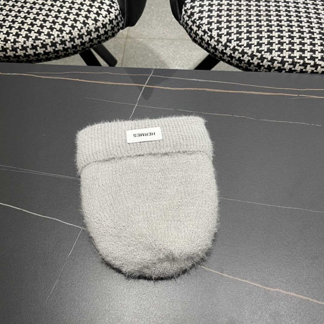  HERMES爱马仕 秋冬网红时尚博主推荐款毛线帽，小红书爆款，手感超柔软舒适的针织线帽，弹性极佳！