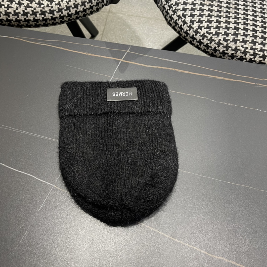  HERMES爱马仕 秋冬网红时尚博主推荐款毛线帽，小红书爆款，手感超柔软舒适的针织线帽，弹性极佳！